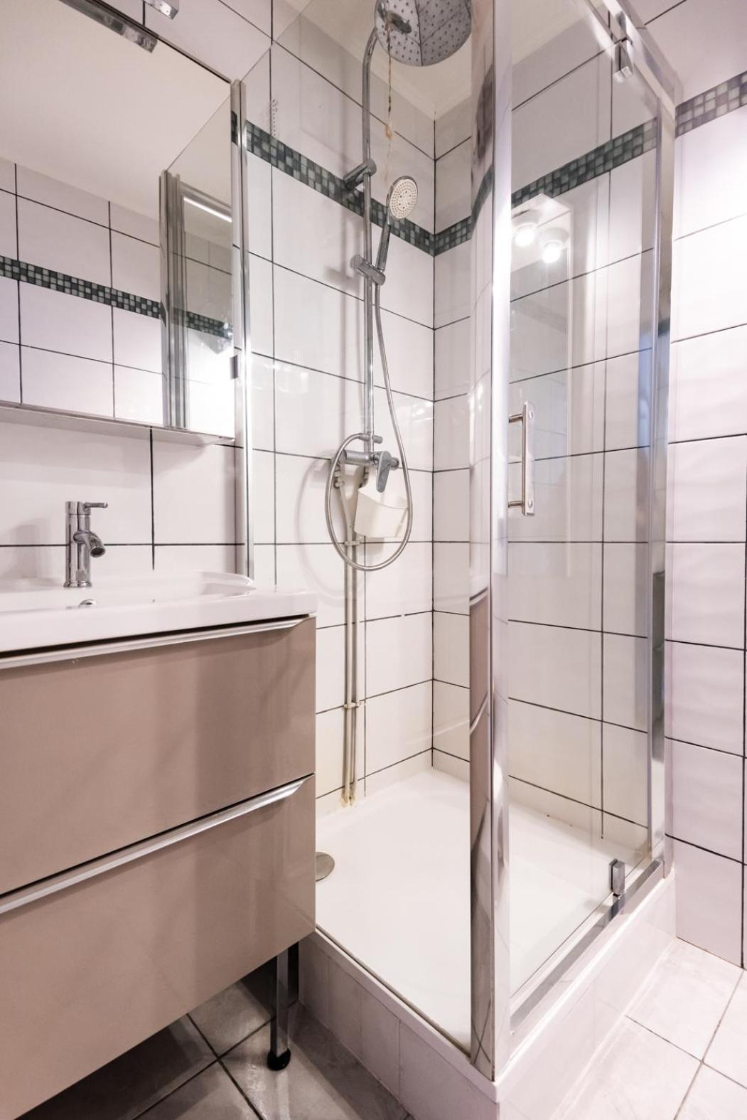 Aiguillon, 4 Pers, A 5min A Pied, Parking Apartment